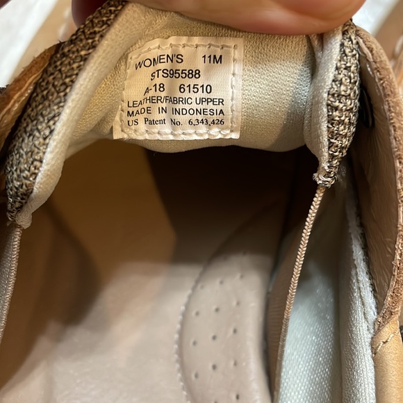 SPERRY - Songfish Topsider Tan and Cream Boat Shoes - Size 11 - Picture 8 of 10